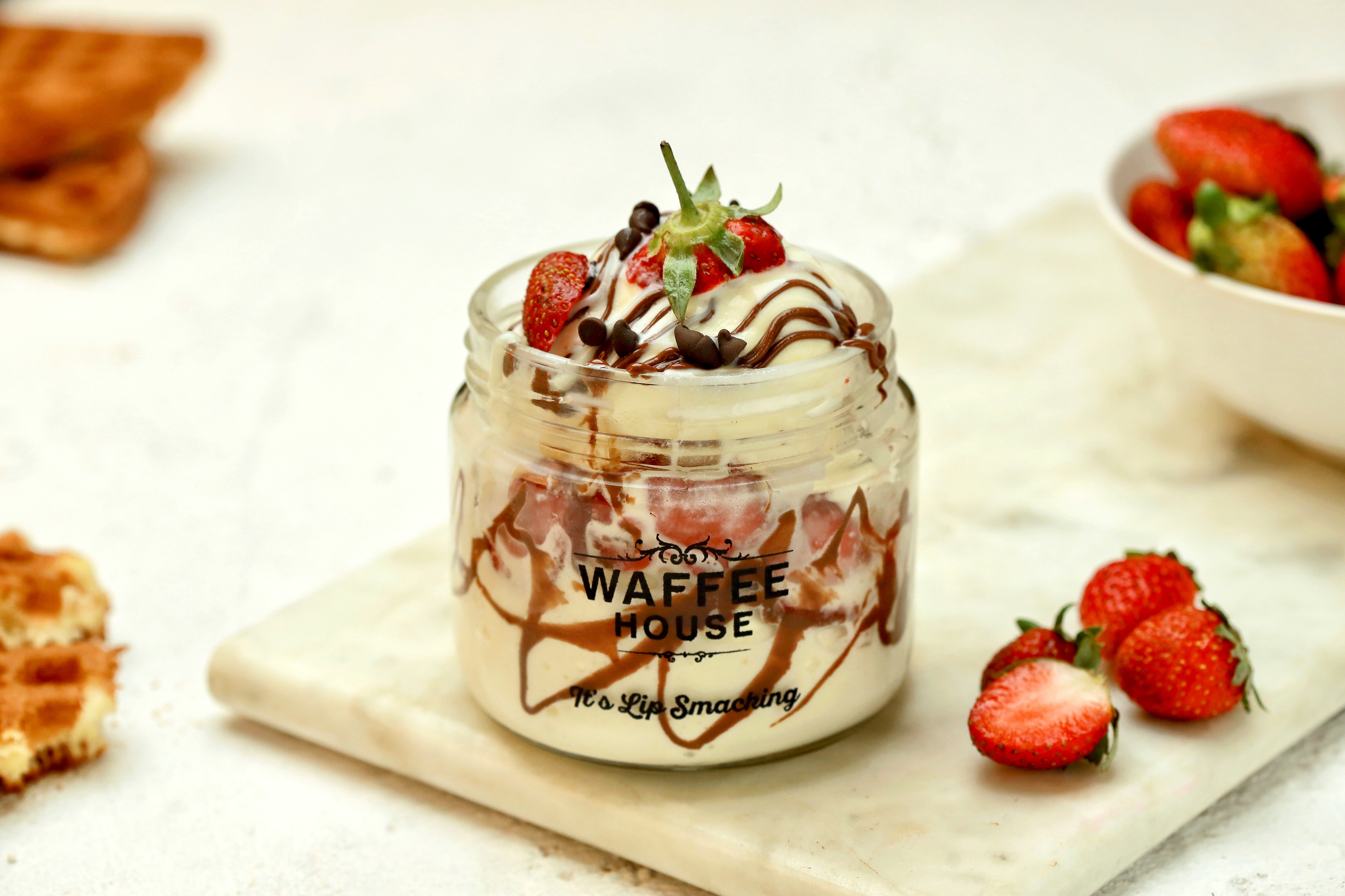 Sundae - Strawberrytella